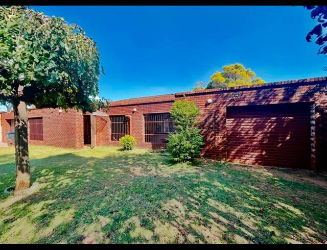 3 BEDROOM HOUSE FOR SALE IN VANDERBIJLPARK CW 5